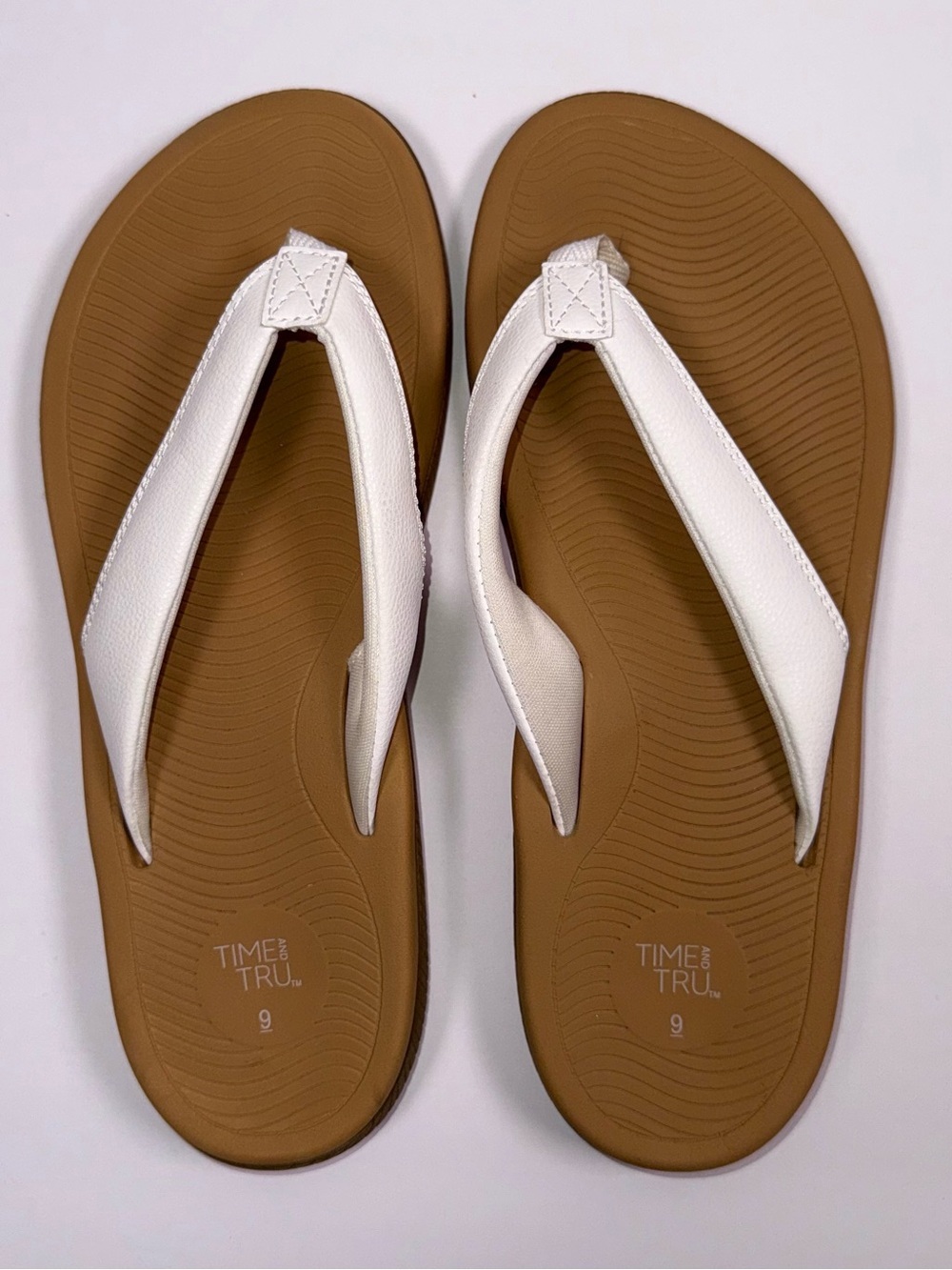 Time and Tru White Comfort Flip Flop Sandals Women’s Size 9